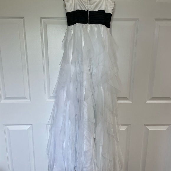 Never woren. Wedding, homecoming, prom dress - Picture 6 of 6